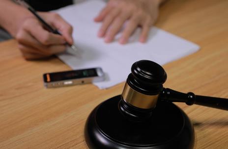 上海讨债公司:欠钱不还怎么起诉要请律师吗